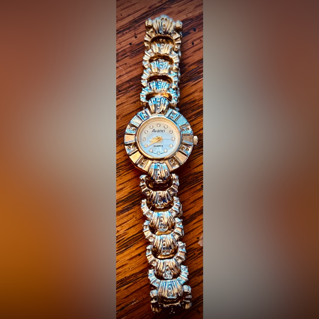 Vintage Ladies Gold Toned Avanti Watch